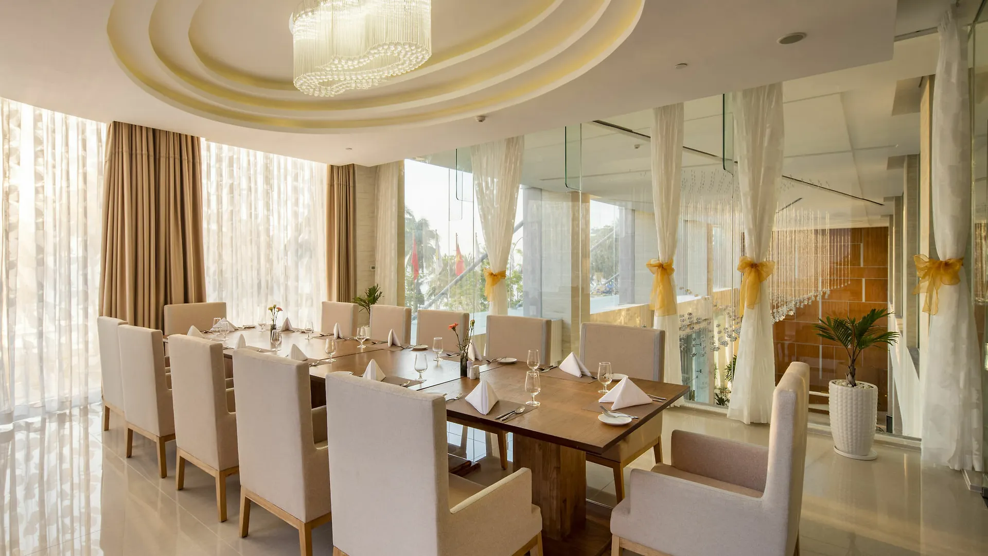 Diamond Bay Hotel Nha Trang 5*,
